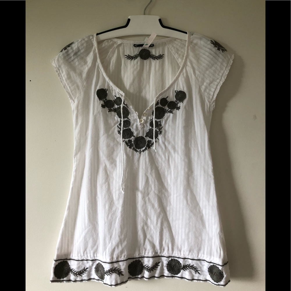 Free people white cotton tunic w/ gray embroidery